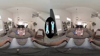 WETVR Helpful Coach Bangs Cheerleader Cecelia Taylor In VR Porn