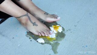 Barefoot Egg Crush