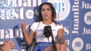 Natalia Garcia Pide una hamburgesa para chuparle la polla al repartidor en Juan Bustos Podcast