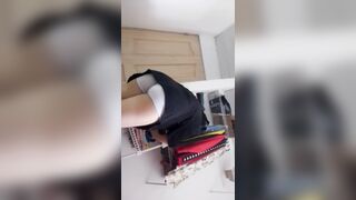 Empleada de servicio infiel organiza la ropa y da mamada profunda a jefe blowjob and handjob latina