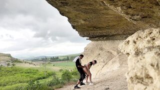 A real pickup girl on an excursion excursion turned into a quick sex on a beautiful landscape