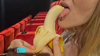 BLOWFLASH in the THEATER: a slutty milf can't resist to give a banana a blowjob